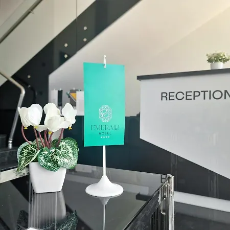 Emerald 4*