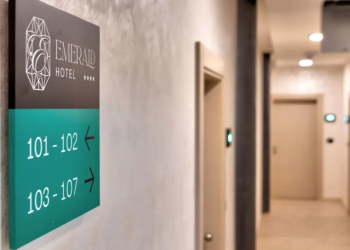 Hotel Emerald 4*
